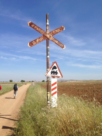 Einsamer Bahnübergang auf der Via-de-la-Plata, Jakobsweg