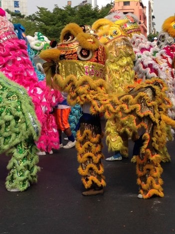 Jetzt tanzen die Drachen durch Chinatown
