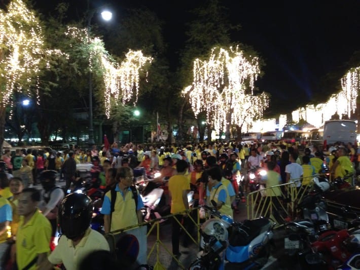 Thailänder vor dem Kings Palace