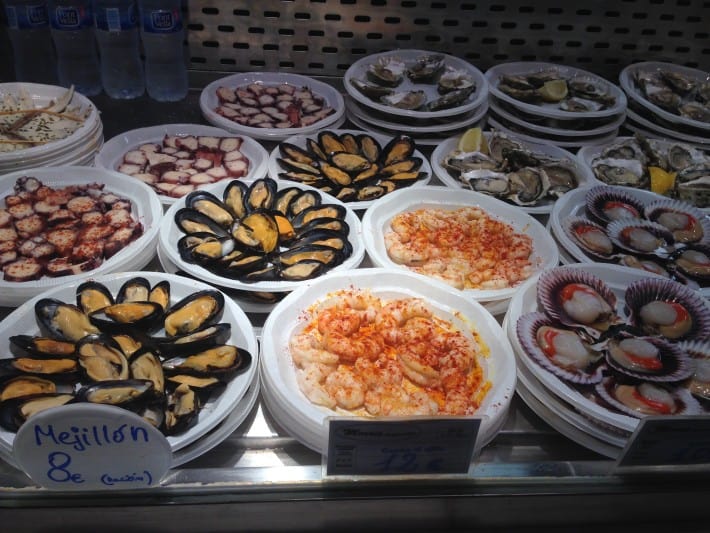 Essen in der Markthalle in Madrid 