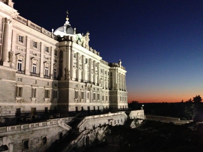 Sonnenuntergang am Königspalast 