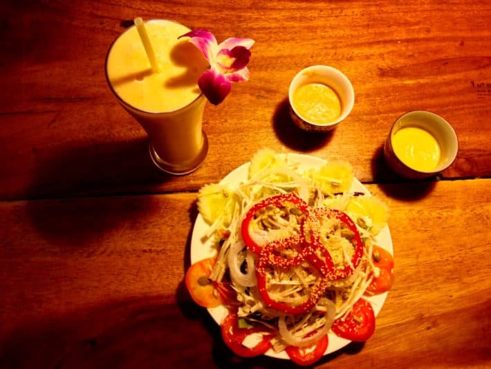 Salat und Shake im Ethos Bangkok 