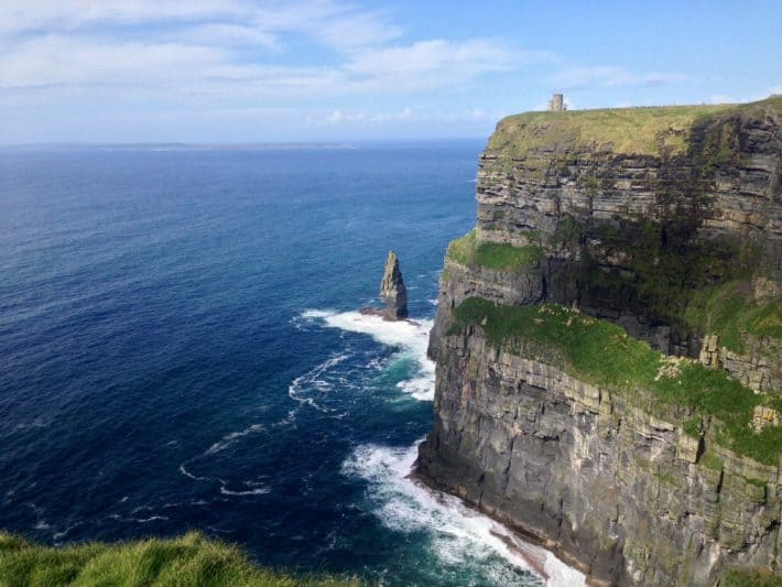 Spaziergang über die Cliffs of Moher 