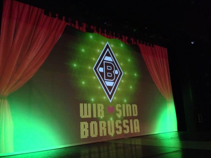 Fohlenelf, Bühnenbild von "Wir sind Borussia" 