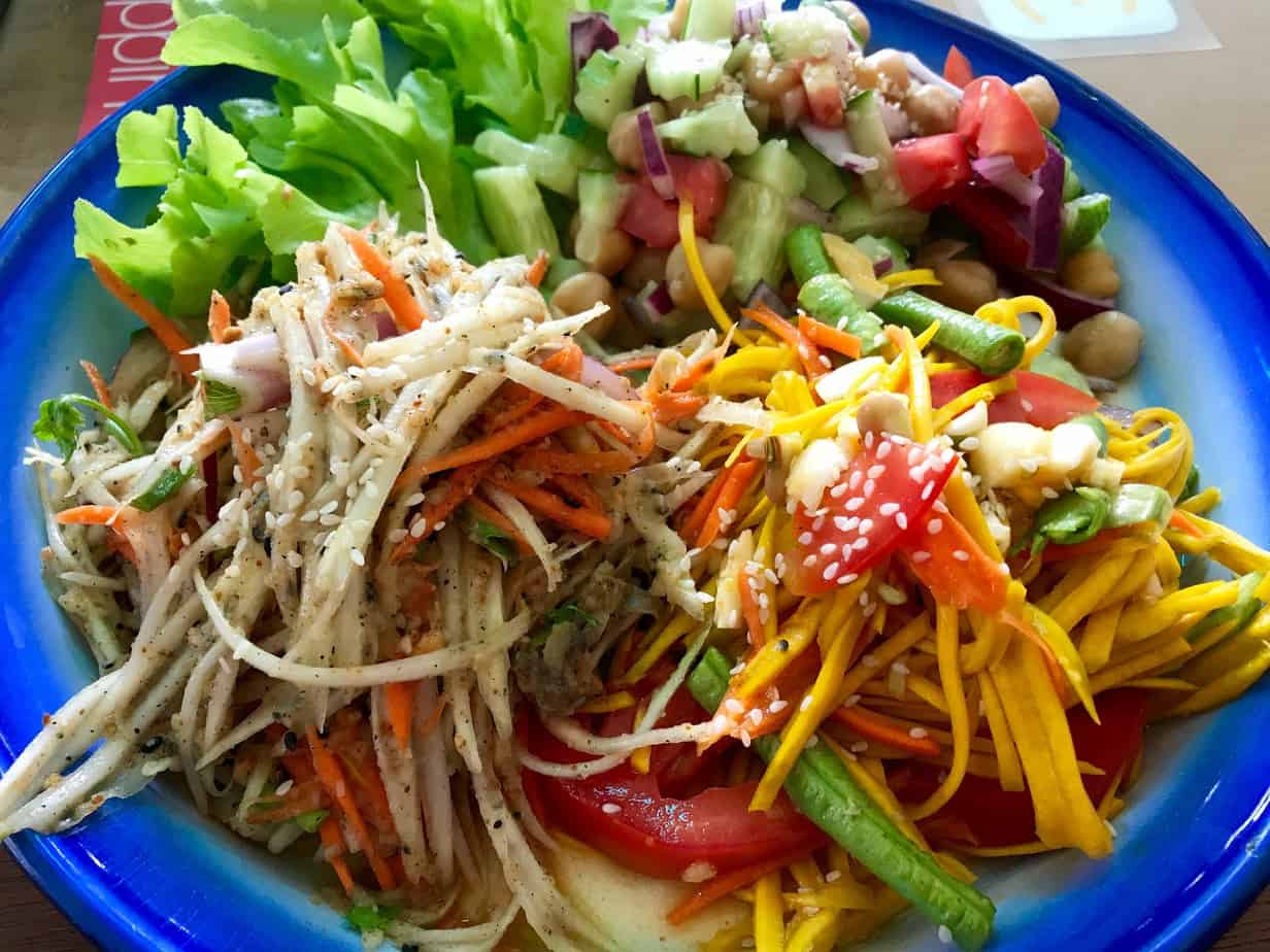 leckere vegane Salatauswahl, Freebird, Chiang Mai, vegan Essen, vegetarisch Essen