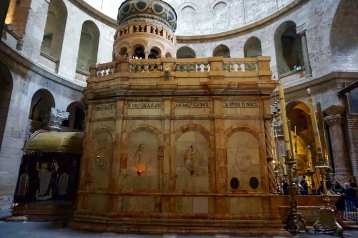 Heiliges Grab in der Grabeskirche, Endstation der Via Dolorosa