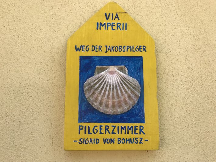 Jakobsmuschel, Pilgerunterkunft