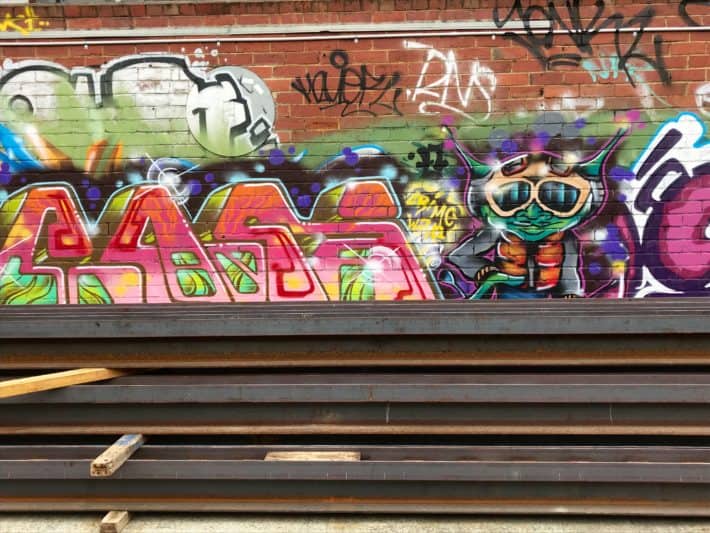 Streetart, Hobart, Hinterhof, bunt, Sprayart, Graffiti, Urbanart
